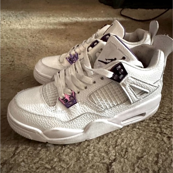 barely worn jordans - Picture 2 of 4